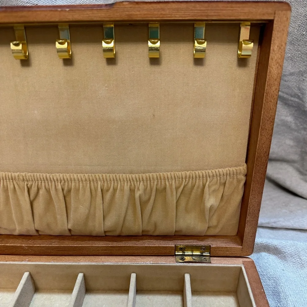 Vintage Centurion jewelry box - Picture 4 of 9
